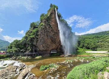 south-korea/seoraksan-national-park/attraction/yondaeri-maebawi-artificial-waterfall