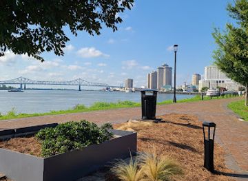 louisiana/lake-pontchartrain/attraction/the-moonwalk-riverfront-park