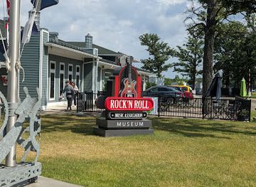 iowa/lake-okoboji/attraction/iowa-rock-n-roll-music-association-hall-of-fame-museum