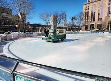 wisconsin/milwaukee/attraction/slice-of-ice-in-red-arrow-park