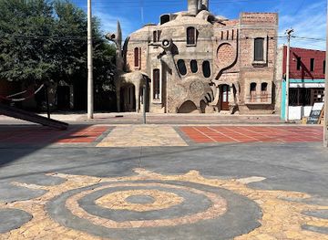 argentina/cafayate/attraction/la-casa-de-la-llama