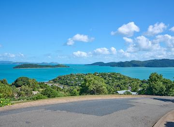 australia/whitsunday-islands/attraction/lookout-at-one-tree-hill