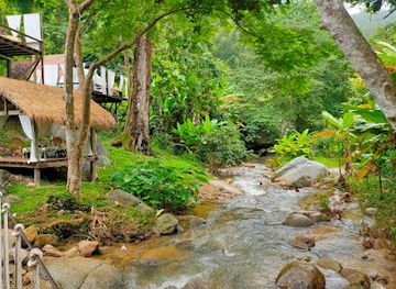 thailand/phi-pan-nam-range/attraction/pha-nam-lod