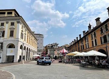 italy/bergamo/attraction/piazza-del-mercato