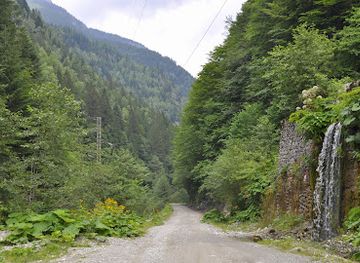 romania/valcea/attraction/hanged-water-waterfall