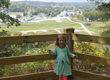 iowa/great-river-road/attraction/ice-cave-hill-park