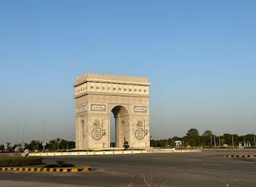 pakistan/multan/attraction/center-square-dha-multan