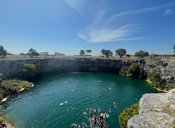 australia/limestone-coast/attraction/kilsby-sinkhole-accommodation