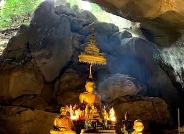 thailand/northern-thailand/attraction/tham-pha-nang-khoi-phrae-cave-of-colored-lights