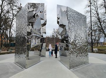 ukraine/kyiv-reservoir/attraction/dzerkalnii-pamyatnik