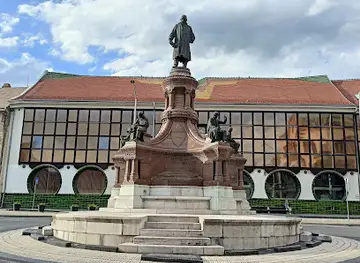 Zsolnay Statue