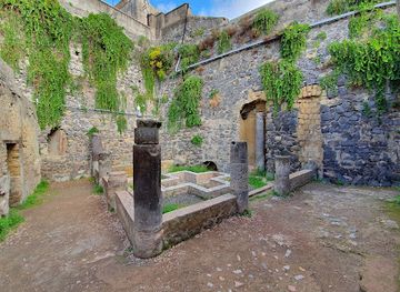 italy/herculaneum/attraction/casa-di-galba