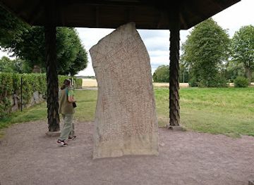 sweden/svealand/attraction/rok-runestone