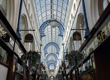 united-kingdom/leeds/attraction/ivanhoe-clock-thornton-s-arcade-leeds