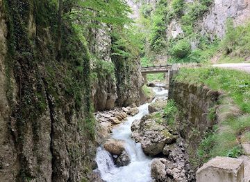 romania/buila-vanturarita-national-park/attraction/pestera-ursilor