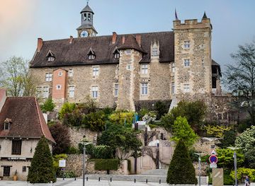 france/centre-val-de-loire/attraction/castle-of-the-dukes-of-bourbon-in-montlucon