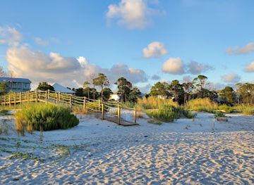 alabama/dauphin-island/attraction/hernando-beach