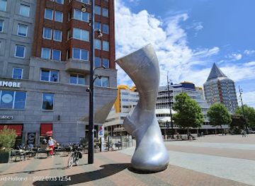 netherlands/rijnmond/attraction/beeld-iedereen-is-dood-behalve-wij