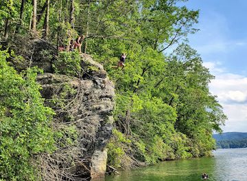 south-carolina/lake-jocassee/attraction/wright-creek-falls