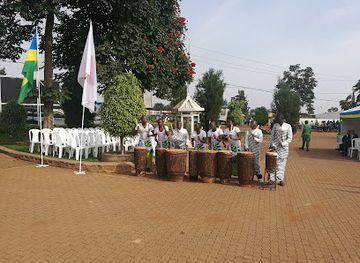 rwanda/mutara/attraction/cow-statue