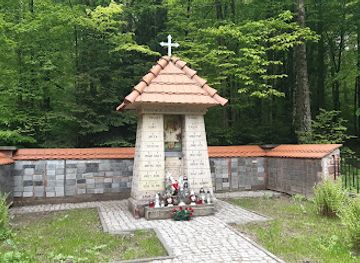 poland/Świętokrzyskie-mountains/attraction/rezerwat-wykus