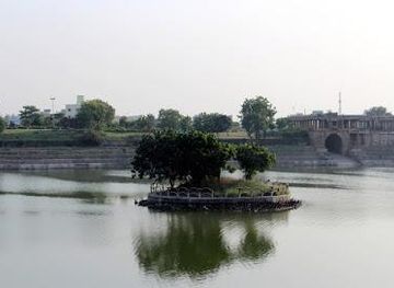 india/ahmedabad/attraction/hutheesing-jain-temple