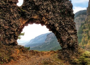 washington/columbia-river-gorge/attraction/rock-of-ages-arch