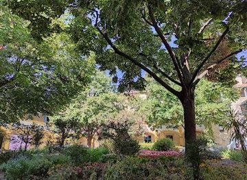 france/nimes/attraction/l-espace-van-gogh