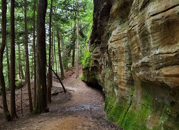 ohio/hocking-hills/attraction/whispering-cave