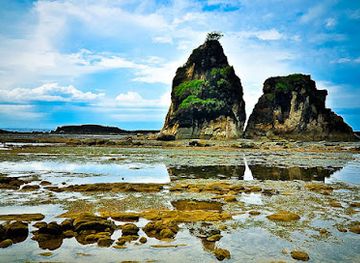 indonesia/banten/attraction/tanjung-layar-beach