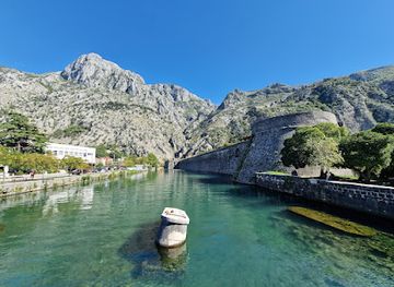 montenegro/bjelasica/attraction/kotor-city-walls