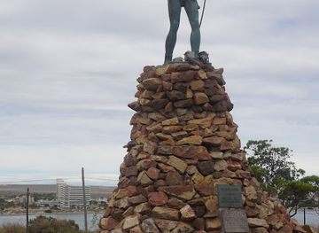 argentina/patagonia/attraction/monumento-al-indio-tehuelche