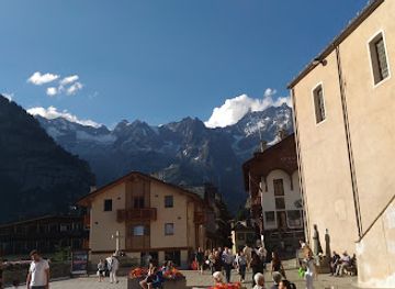 italy/courmayeur/attraction/alpine-guides-society-of-courmayeur