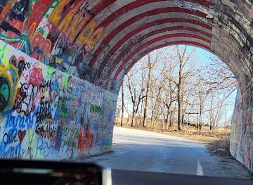 missouri/lebanon/attraction/graffiti-tunnel