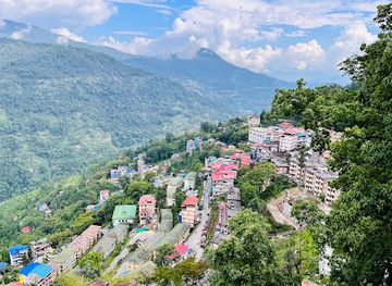 india/gangtok/attraction/bakthang-waterfall
