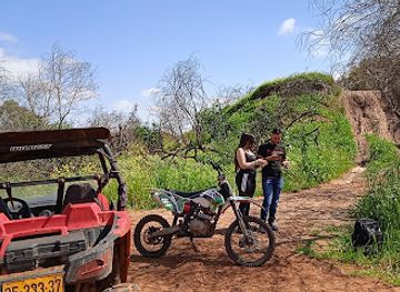 israel/hod-hasharon/attraction/traktronai-hasharon