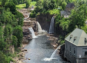 new-york/adirondack-mountains/attraction/rainbow-falls
