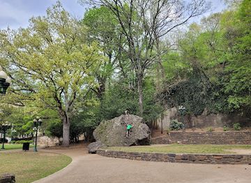 arkansas/hot-springs/attraction/arlington-lawn