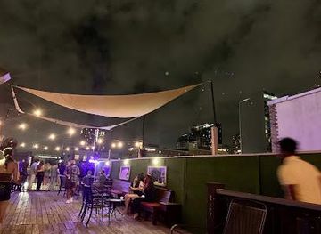 texas/austin/attraction/cheers-shot-bar