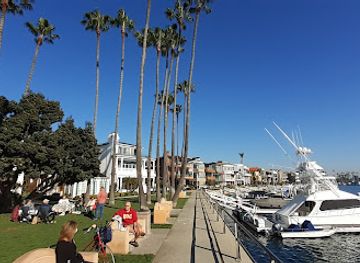 california/long-beach/naples/attraction/overlook-park-naples-plaza