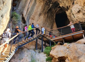 spain/murcia-region/attraction/acceso-a-cueva-de-la-serreta