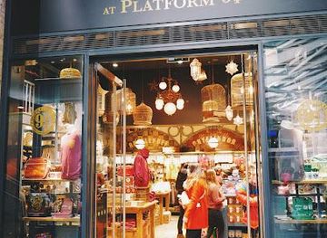 united-kingdom/windsor/attraction/the-harry-potter-shop-at-platform-9