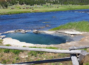 montana/yellowstone-national-park/attraction/maiden-s-grave-spring