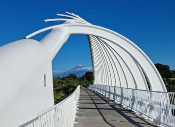 new-zealand/new-plymouth/attraction/te-rewa-rewa-bridge