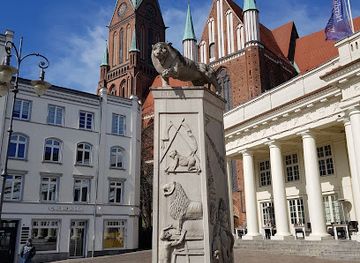 germany/mecklenburg/attraction/lowendenkmal-schwerin