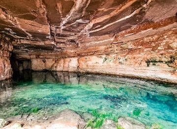brazil/chapada-dos-guimaraes/attraction/gruta-da-lagoa-azul