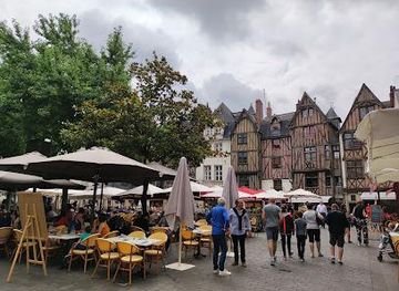 france/tours/attraction/pl-plumereau