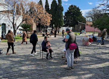 uruguay/colonia/attraction/feria-de-artesanos-de-la-plaza-mayor