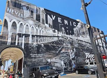 california/burbank/attraction/public-art-touch-of-venice