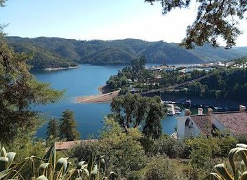 portugal/tomar/attraction/praia-fluvial-do-lago-azul